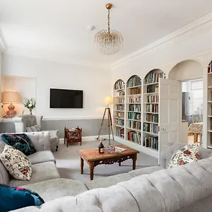 6 Bedroom Centre Georgian Town House - Abbey & Baths-2 Min Walk Apartment